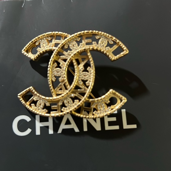 CC Brooch coco Chanel for your lapel!!! - Picture 5 of 6
